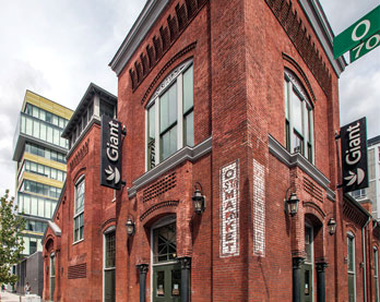 hodge giant store amenities